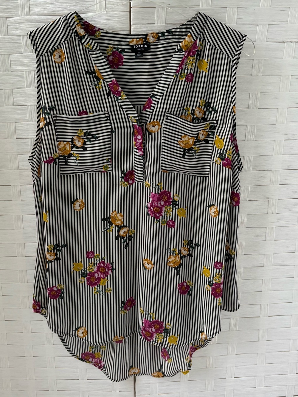 torrid Size L Black & White Striped Floral V-Neck Sleeveless Top Layering Career